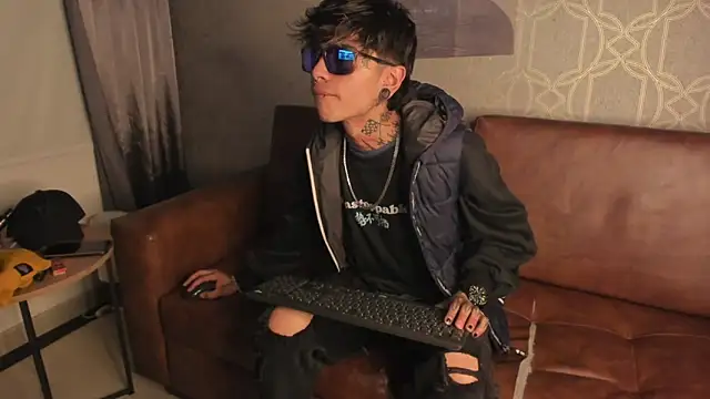 Snapshot of AcidMilo chatting on December 2024 05:42:01 AM AcidMilo online show from December 2024 05:42:01 AM
