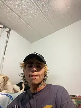 Snapshot of AcidMilo chatting on October 2025 11:12:02 PM AcidMilo online show from October 2025 11:12:02 PM