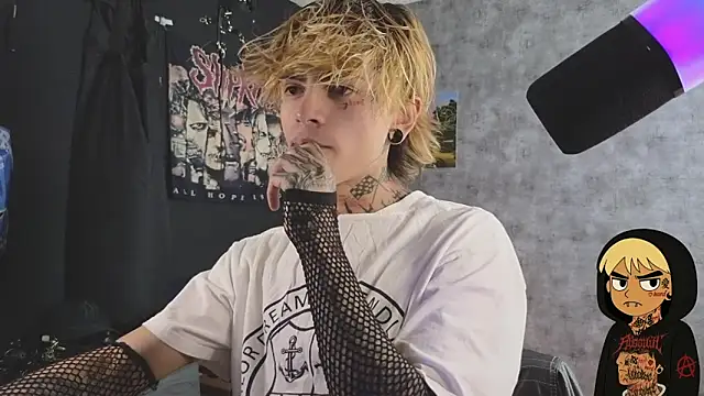 Snapshot of AcidMilo chatting on October 2025 04:41:01 PM AcidMilo online show from October 2025 04:41:01 PM