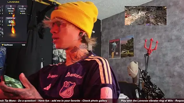 Snapshot of AcidMilo chatting on October 2025 03:56:02 PM AcidMilo online show from October 2025 03:56:02 PM