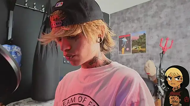 Snapshot of AcidMilo chatting on October 2025 02:35:01 PM AcidMilo online show from October 2025 02:35:01 PM