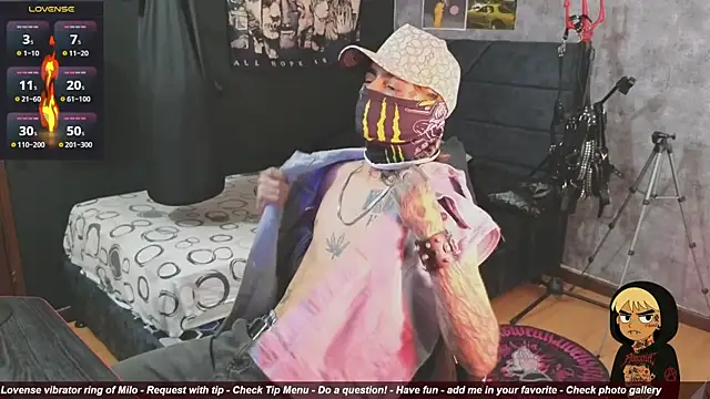 Snapshot of AcidMilo chatting on November 2025 09:53:01 PM AcidMilo online show from November 2025 09:53:01 PM