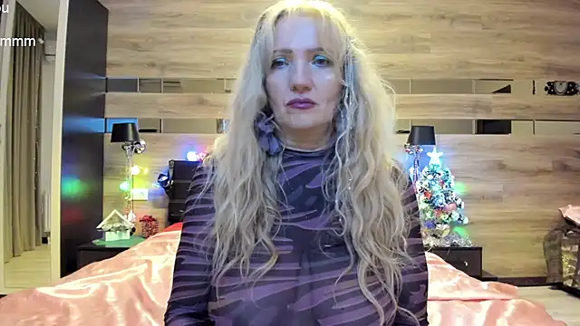 TrueFoxyyy online show from January 2025 06:59:02 PM