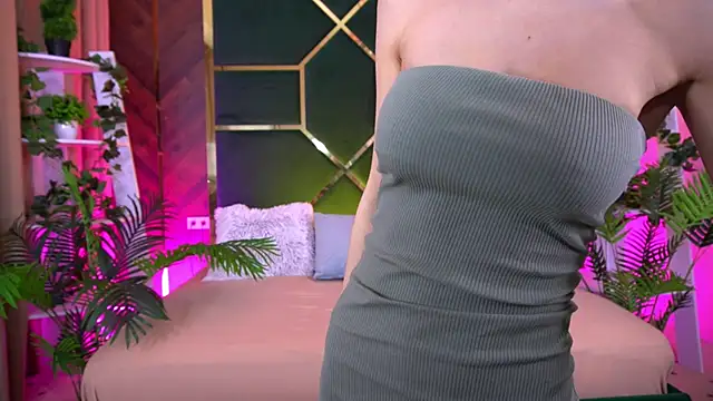 Snapshot of LittleeCutee chatting on February 2026 08:40:02 AM LittleeCutee online show from February 2026 08:40:02 AM