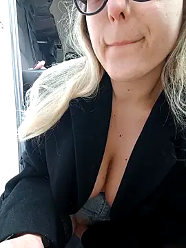 dolcehelena993 online show from March 2026 12:02:02 PM