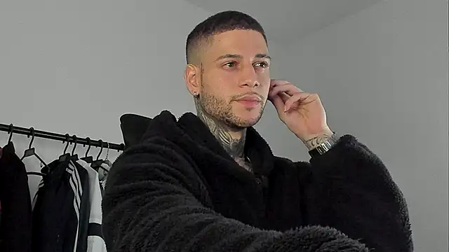  jamesleandros1 online show from October 2025 10:22:02 PM