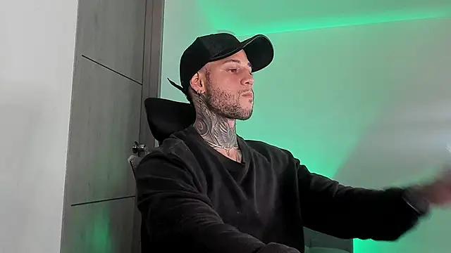  jamesleandros1 online show from May 2026 01:32:02 AM