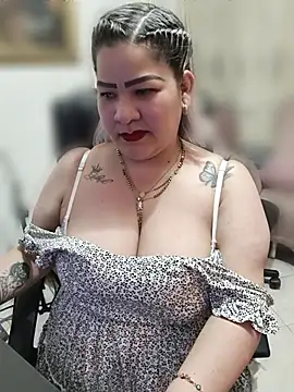 Snapshot of Dalessa_Bigtits chatting on June 2026 03:55:02 AM Dalessa Bigtits online show from June 2026 03:55:02 AM