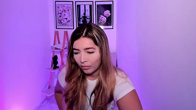 sofihill01 online show from October 2025 07:22:01 PM