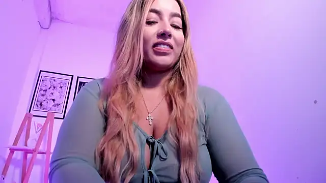 sofihill01 online show from April 2026 09:32:01 PM