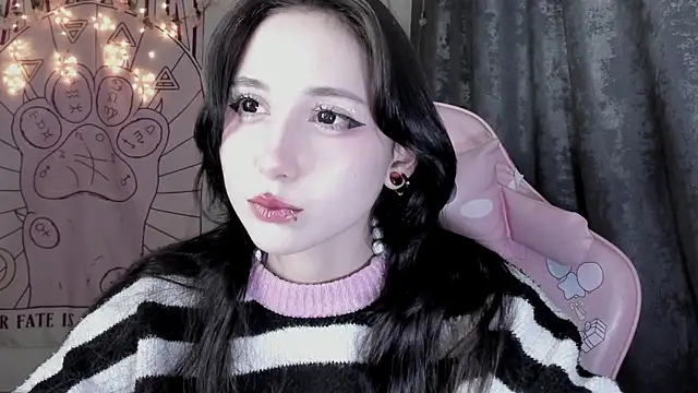 Holy420lolii online show from October 2025 07:12:02 PM