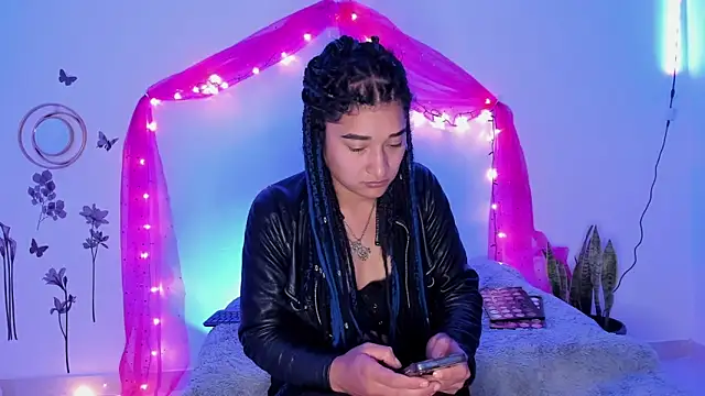 Snapshot of Eva_Lee_ chatting on January 2025 06:00:01 AM Eva Lee online show from January 2025 06:00:01 AM