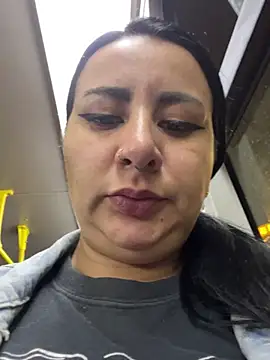 Snapshot of Abril_Luv chatting on February 2025 12:06:02 AM Abril Luv online show from February 2025 12:06:02 AM