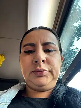 Abril Luv online show from September 2025 12:08:02 PM