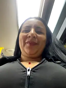 Abril Luv online show from October 2025 01:14:02 AM