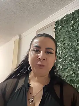 Abril Luv online show from November 2025 12:38:01 PM