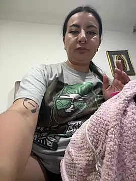 Abril Luv online show from January 2026 12:49:02 AM