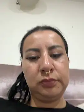 Abril Luv online show from March 2026 01:30:01 AM