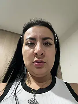 Abril Luv online show from April 2026 12:45:02 AM