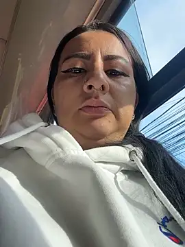 Abril Luv online show from April 2026 12:29:02 PM