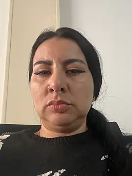Abril Luv online show from April 2026 01:41:02 PM