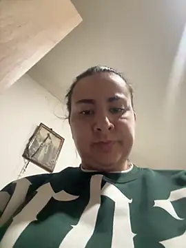 Abril Luv online show from May 2026 12:39:01 AM