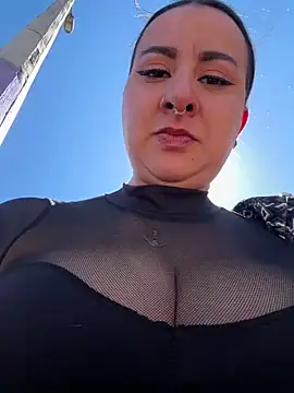 Abril Luv online show from May 2026 02:11:01 PM