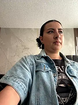 Abril Luv online show from June 2026 01:45:01 PM