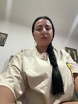 Abril Luv online show from June 2026 12:35:02 AM