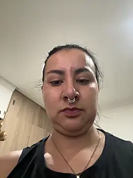 Abril Luv online show from June 2026 12:58:01 AM