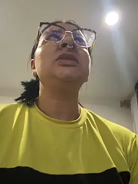 Abril Luv online show from June 2026 03:25:01 AM