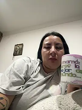 Abril Luv online show from July 2026 01:07:01 AM