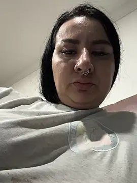 Abril Luv online show from July 2026 01:16:01 AM
