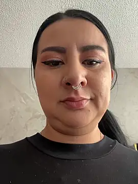 Abril Luv online show from July 2026 01:06:01 PM