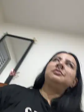 Abril Luv online show from July 2026 01:46:02 AM