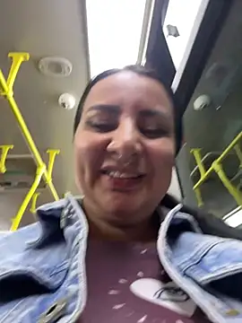 Abril Luv online show from July 2026 01:32:02 AM