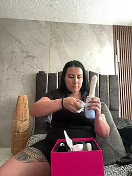 Abril Luv online show from July 2026 01:03:01 PM