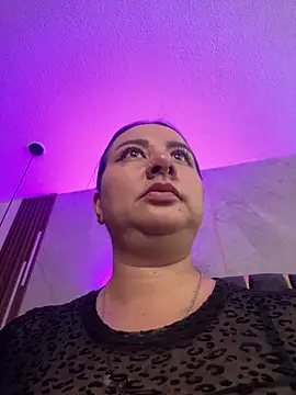 Abril Luv online show from July 2026 01:21:02 PM
