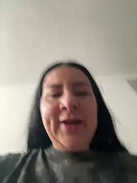 Abril Luv online show from July 2026 01:32:01 PM
