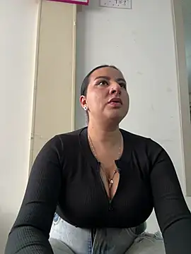 Abril Luv online show from August 2026 01:05:01 PM