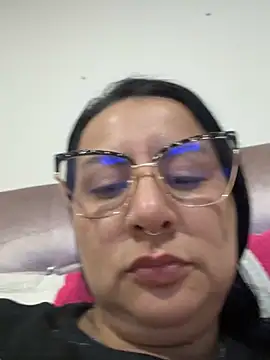 Abril Luv online show from August 2026 01:29:02 AM
