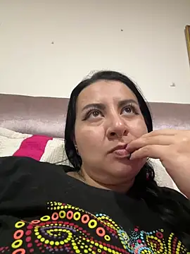 Abril Luv online show from August 2026 12:46:02 AM