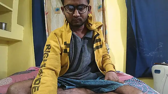 Snapshot of Cute_boy2000 chatting on January 2025 12:48:02 AM Cute boy2000 online show from January 2025 12:48:02 AM