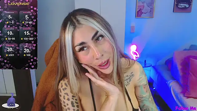 Snapshot of Martina_Dash chatting on January 2025 10:05:01 PM Martina Dash online show from January 2025 10:05:01 PM