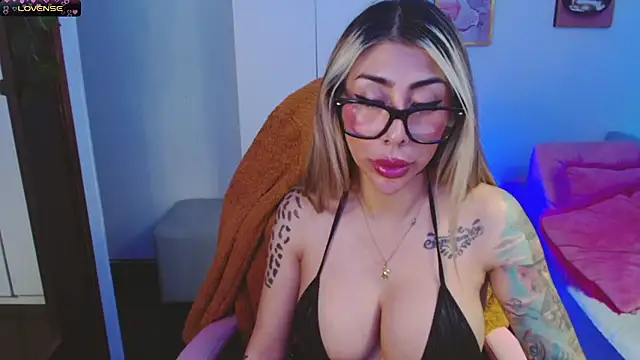 Snapshot of Martina_Dash chatting on March 2025 12:30:01 AM Martina Dash online show from March 2025 12:30:01 AM