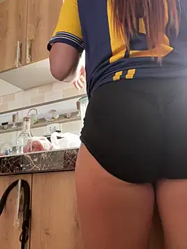 Snapshot of LuceroRm chatting on February 2026 06:59:01 PM LuceroRm online show from February 2026 06:59:01 PM