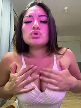 Snapshot of LuceroRm chatting on March 2026 05:57:01 AM LuceroRm online show from March 2026 05:57:01 AM