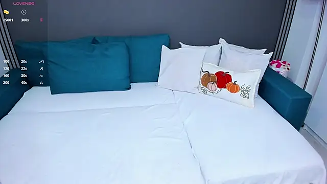 Christall StarXX online show from November 2025 08:32:01 PM