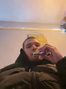 Snapshot of Z1uk chatting on December 2024 05:59:01 PM Z1uk online show from December 2024 05:59:01 PM