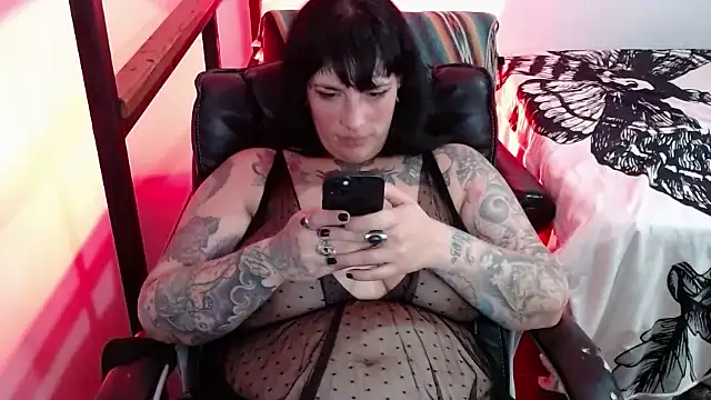 Snapshot of VampGirl1 chatting on January 2025 04:50:02 PM VampGirl1 online show from January 2025 04:50:02 PM